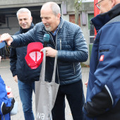 Mini-Retter Lauenburg, Übergabe LF XXS, Minilöschfahrzeug, Rollcontainer, Munk, Blaulicht, Martinhorn, Kinder, Kinderfeuerwehr, MEWA Lauenburg, Cap