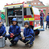 Mini-Retter Lauenburg, Übergabe LF XXS, Minilöschfahrzeug, Rollcontainer, Munk, Blaulicht, Martinhorn, Kinder, Kinderfeuerwehr, Pressebild