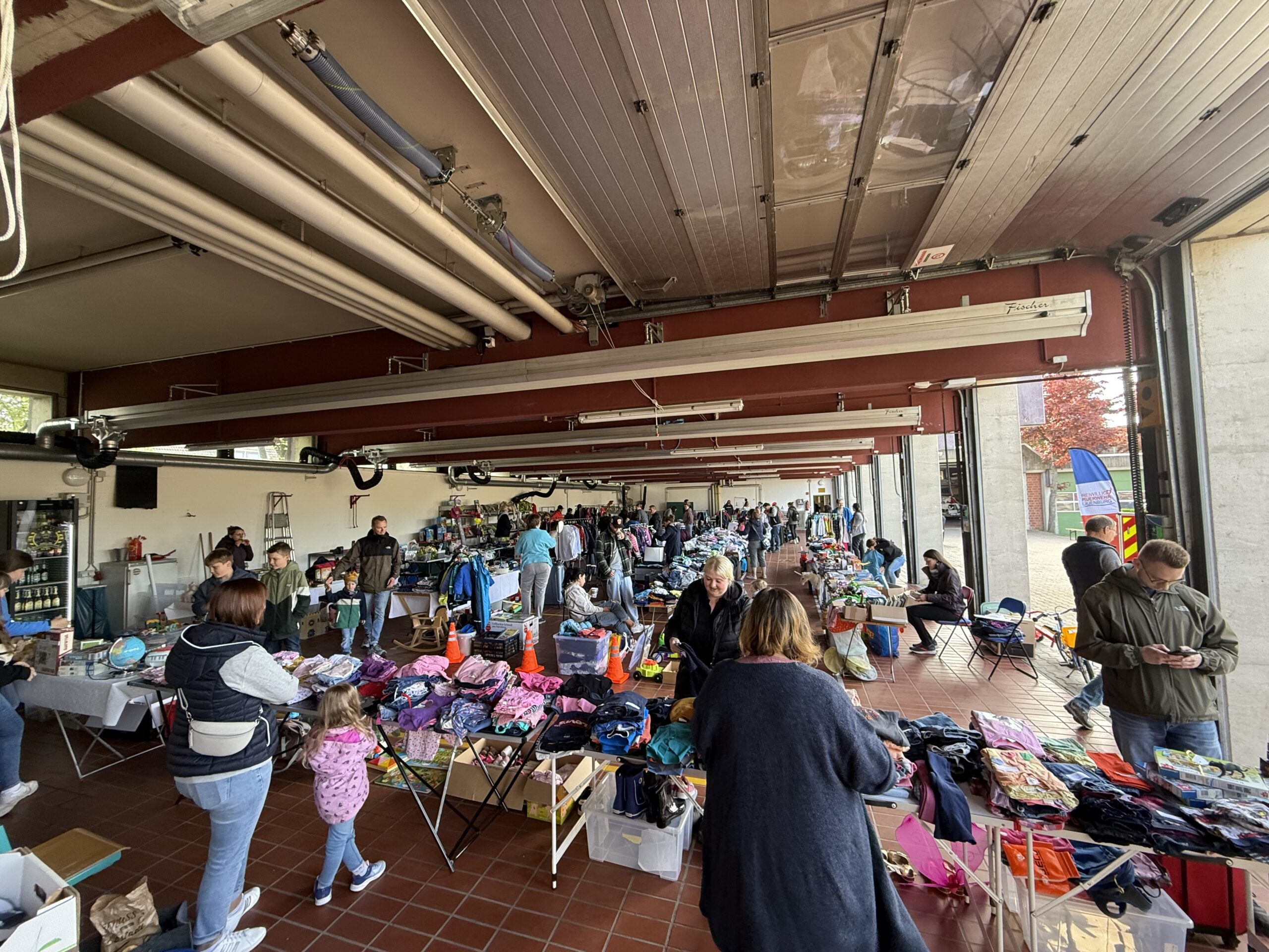Mini-Retter veranstalten zweiten großen Flohmarkt