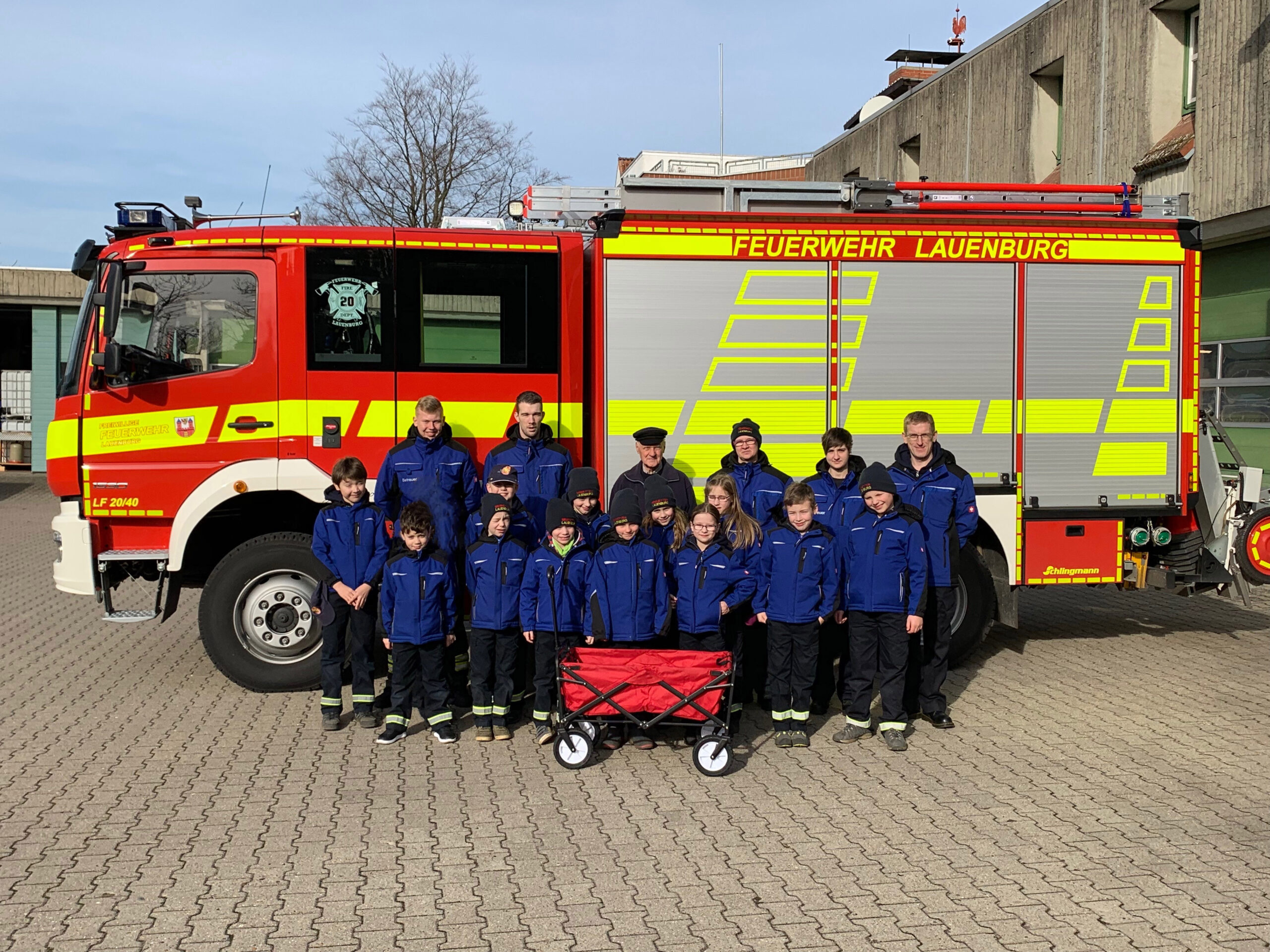 Übergabe Ausflugsbollerwagen