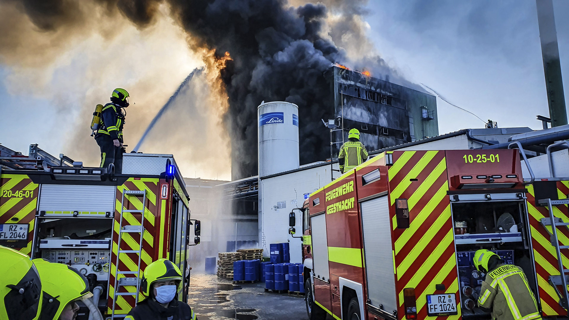 041/2020 FEU 3 – Großbrand Chemie Betrieb - 5