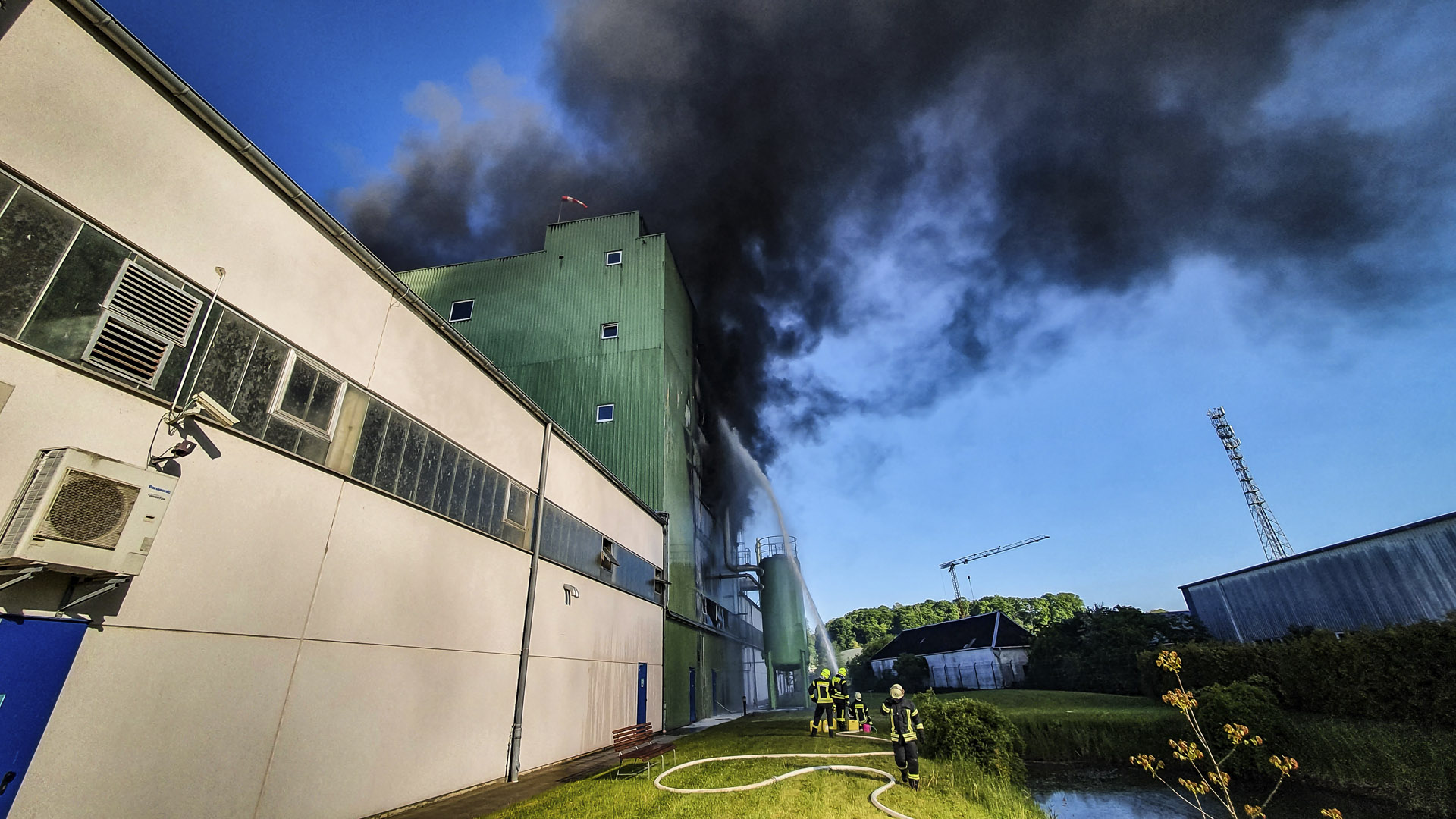 041/2020 FEU 3 – Großbrand Chemie Betrieb - 7