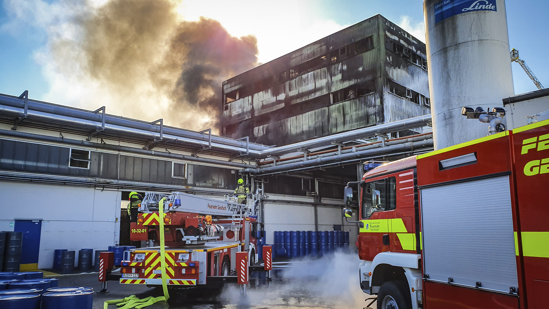 041/2020 FEU 3 – Großbrand Chemie Betrieb - 8