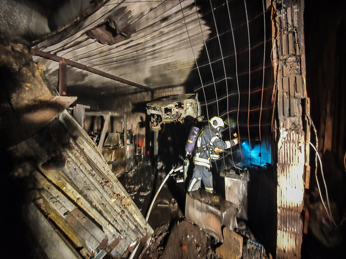 145/2019 FEU 3 – Lagerhalle brennt - 2