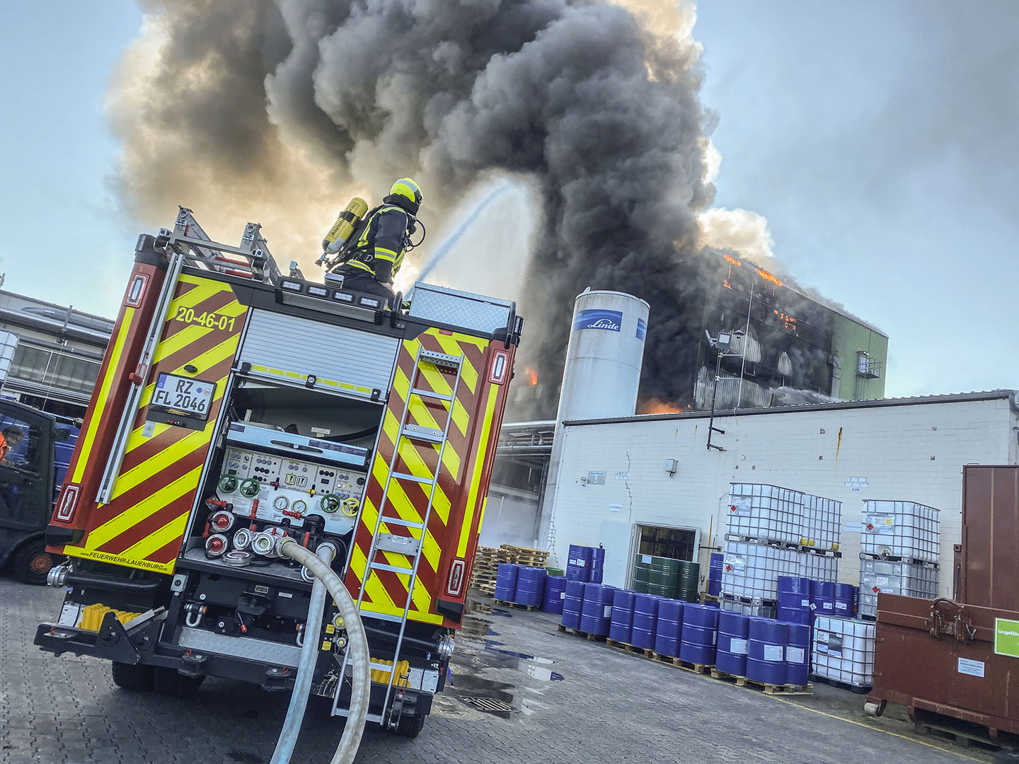 041/2020 FEU 3 – Großbrand Chemie Betrieb - 13