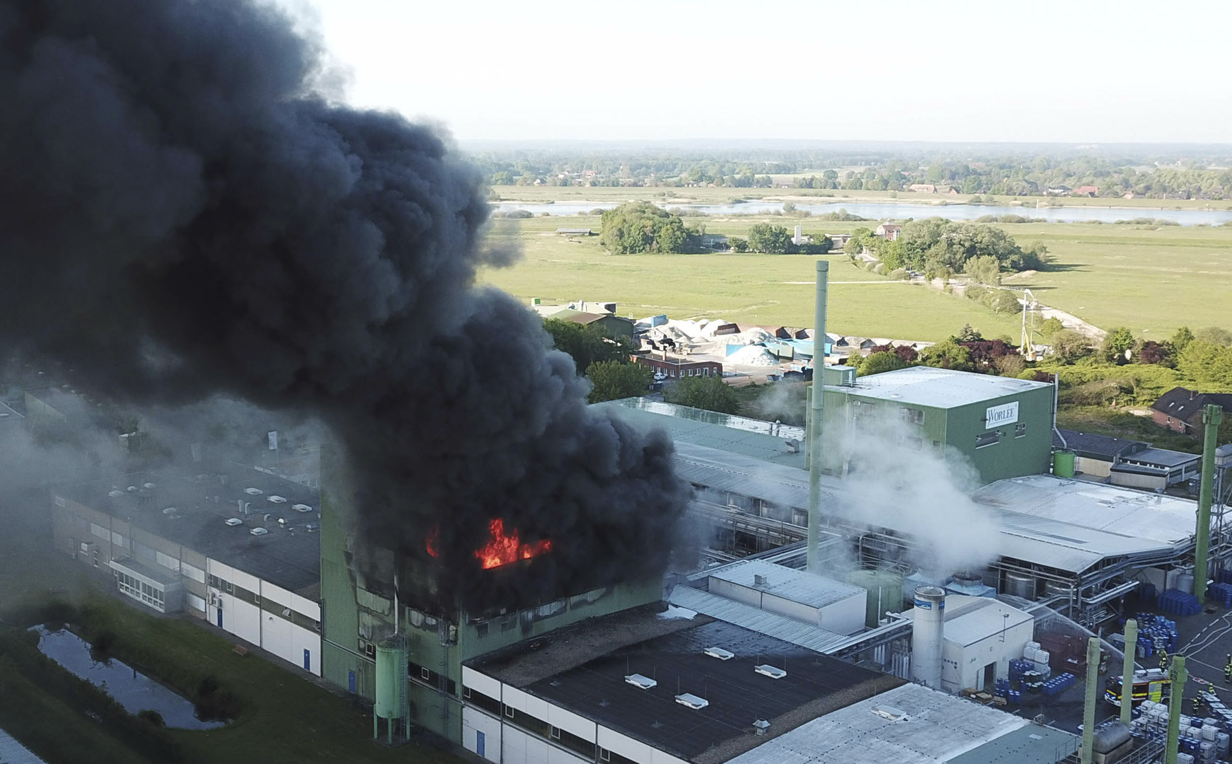 041/2020 FEU 3 – Großbrand Chemie Betrieb - 14