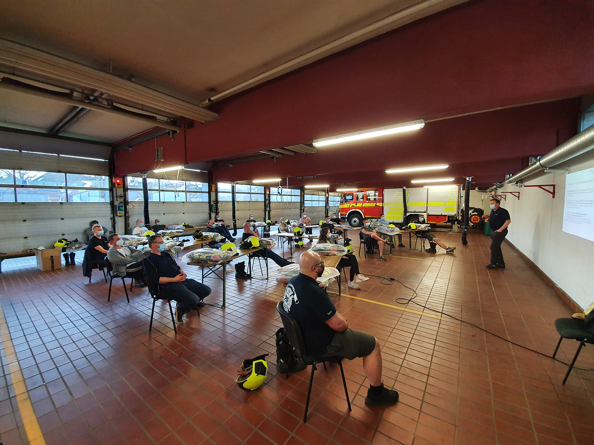 Feuerwehr freut sich über neue Schutzkleidung - 4