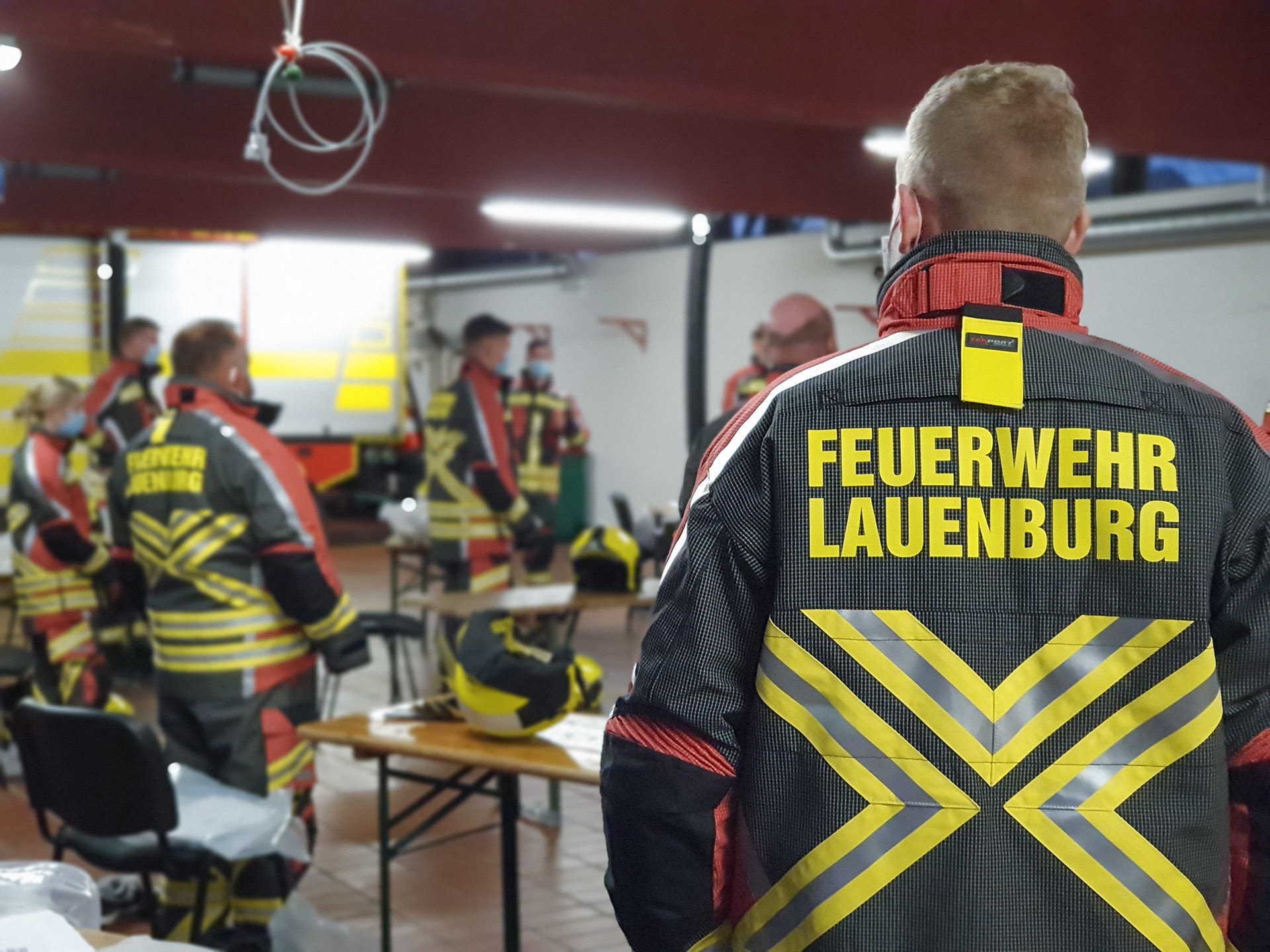 Feuerwehr freut sich über neue Schutzkleidung - 5