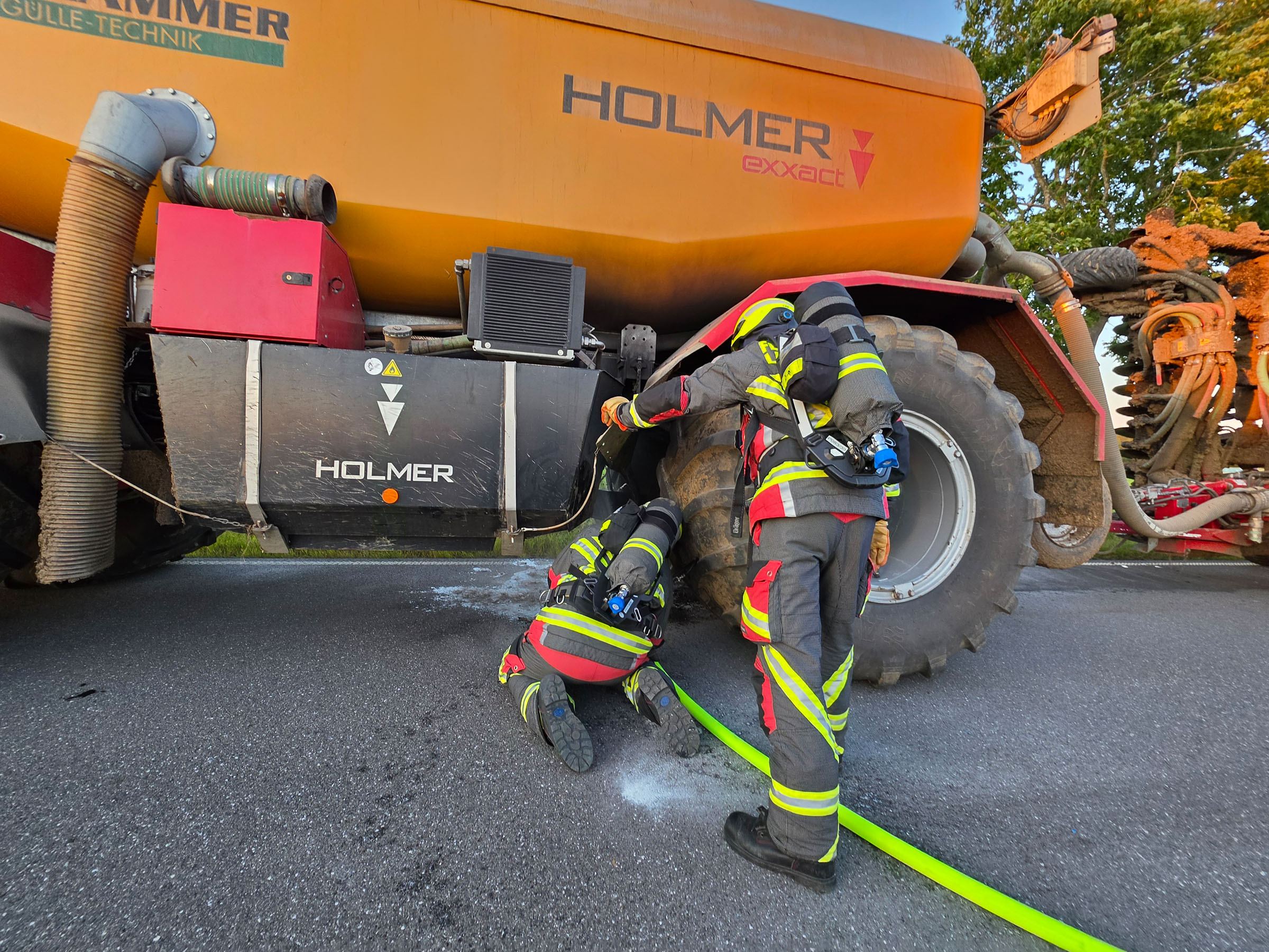 132/2026 FEU – Fahrzeugbrand groß - 2